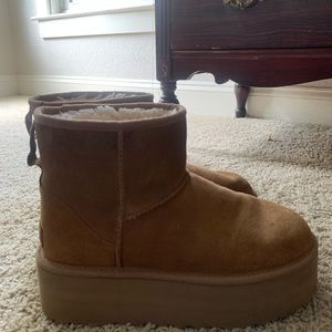 Platform UGGs women’s 9. Gently used.